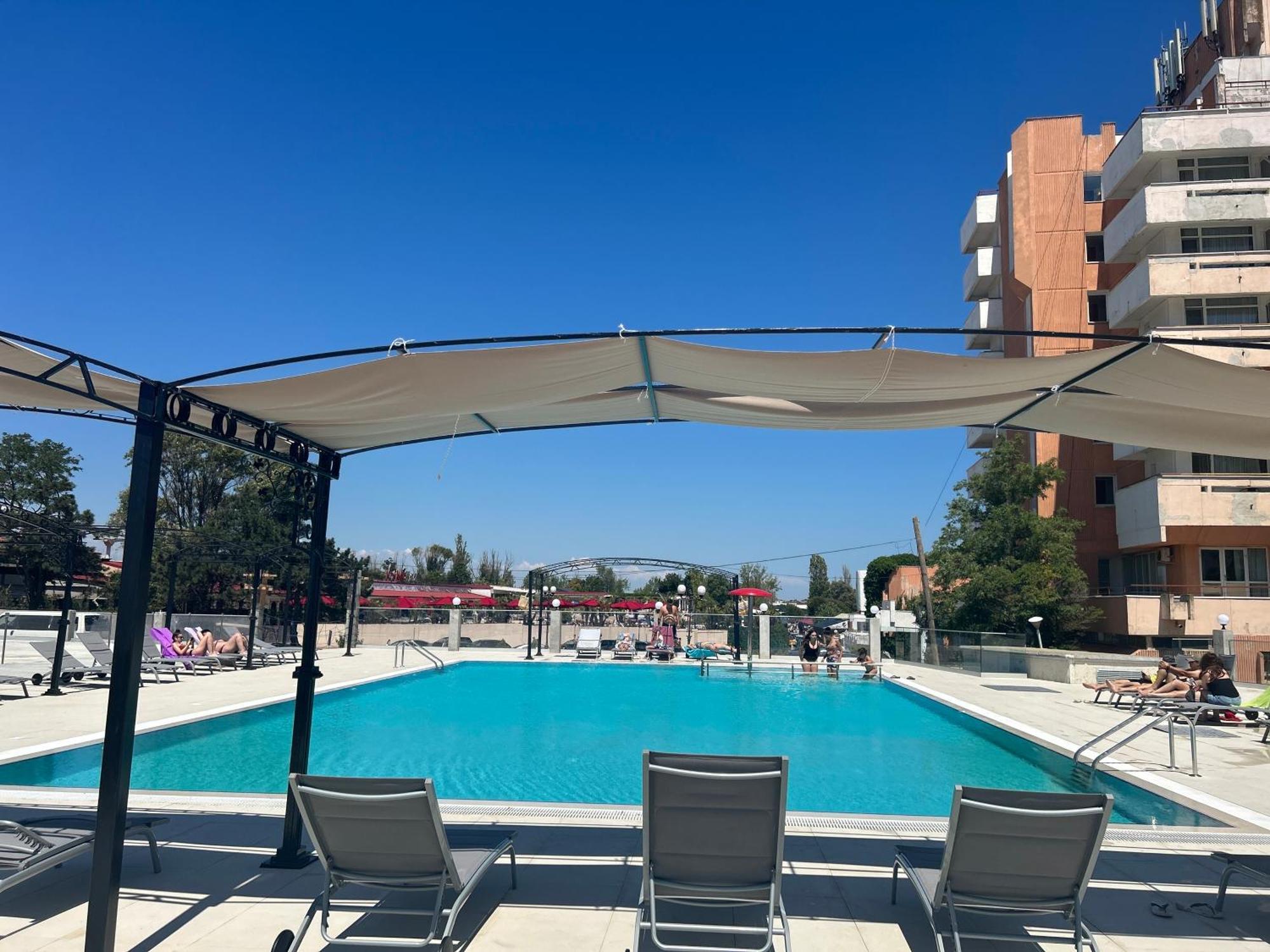Alessio Hotel Residence Костінешть Екстер'єр фото