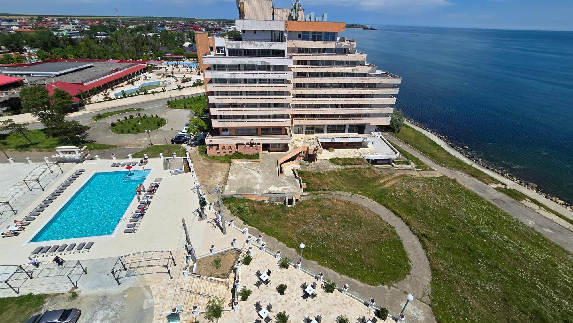 Alessio Hotel Residence Костінешть Екстер'єр фото